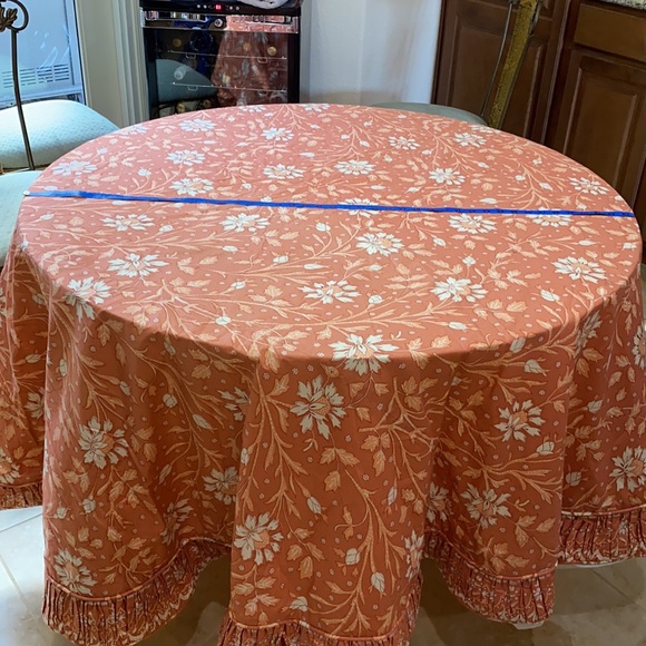 Round Table Cloth - Picture 7 of 10